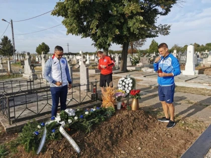 Ieşenii s-au recules la mormântul lui Ionuţ Popa, înaintea meciului cu UTA