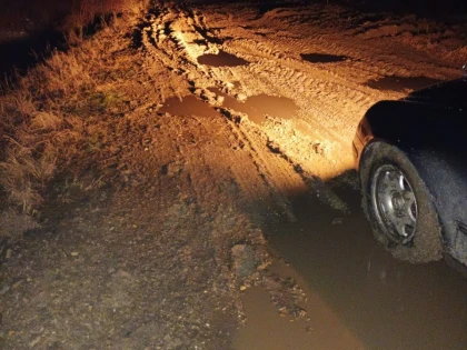 Imagini de groază cu drumul Olari - Șimand, un adevărat pericol pentru șoferi