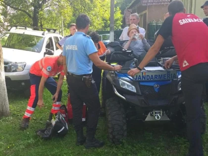 Împreună pentru “Baci Pavel”. Bărbat de 86 de ani din Moneasa, salvat de polițiștii și jandarmii din zonă