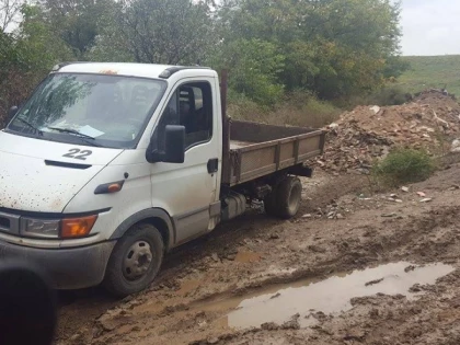 ÎN CIUDA AMENZILOR, ARĂDENII CONTINUĂ SĂ ARUNCE DEȘEURI ÎN SÂNICOLAU MIC