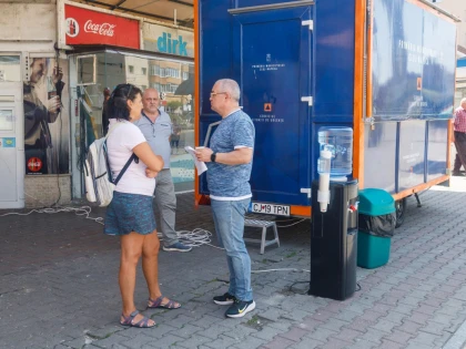 În timp ce primarul Boc ia pulsul orașului său, Bibi al nostru probabil stă la umbră prin cabanele luxoase de la munte