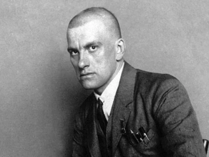 IN URMA CU 122 DE ANI SE NASTEA POETUL SI DRAMATURGUL VLADIMIR MAIAKOVSKI. CE SPUNEA STALIN DESPRE EL