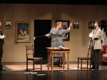 În weekend, pe scena Teatrului Clasic „Ioan Slavici”, se joacă „Omul cu mârțoaga”