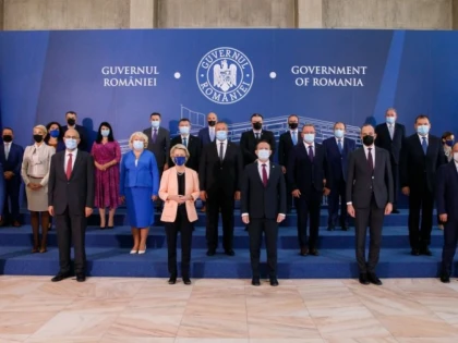 Înaintea prăpastiei, Falcă e pe cai mari: „Urmează implementarea reformelor și investițiile”