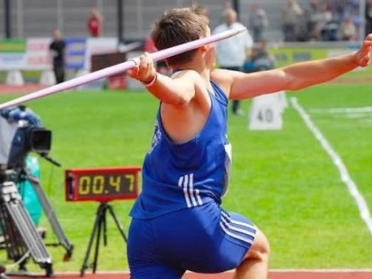 INCA O MEDALIE ARADEANA LA NATIONALE: ARUNCATORUL DE SULITA DENIS BOTH, VICECAMPION LA JUNIORI