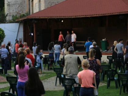 Încă o săptămână de bucurii teatrale în aer liber, la Arad