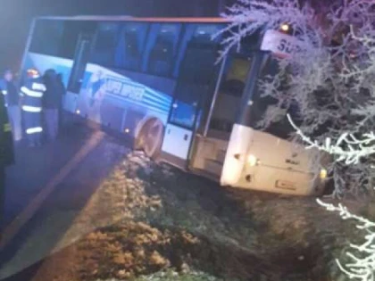 Încă un autobuz plin cu elevi a derapat într-un șanț, în vestul țării