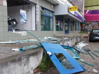 Încă un bancomat din Arad a fost aruncat în aer. Hoții n-au avut ce fura, bancomatul fiind gol