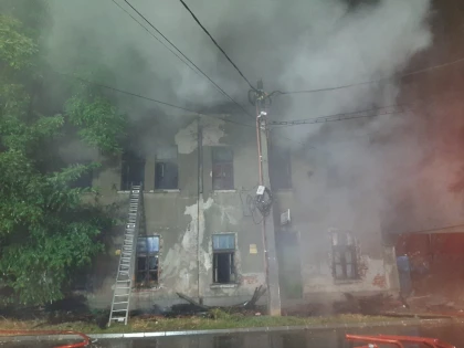 Incendiu de proporții pe strada Hunedoarei, la un imobil părăsit