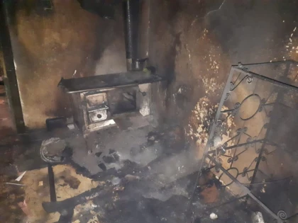 Incendiu în Aradul Nou. Un bătrân a fost găsit mort