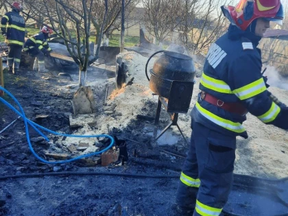 Incendiu în Iratoșu, din cauza unui scurtcircuit electric