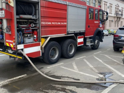 Incendiu în Parcul Copiilor. Pompierii au intervenit la timp și au lichidat focul