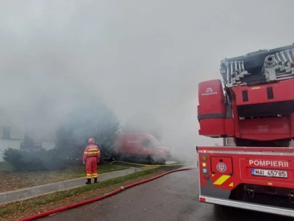 Incendiu în Păuliș. O anexă gospodărească a fost făcută scrum