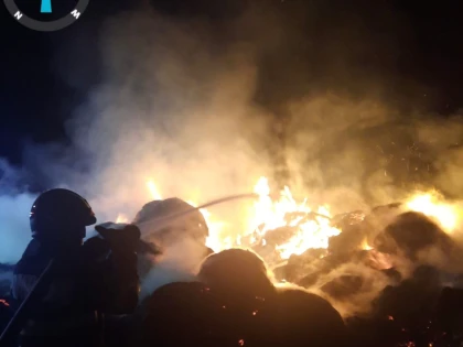 Incendiu în Seliștea: sute de baloți s-au făcut scrum