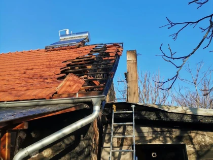Incendiu într-o gospodărie din Ghioroc. Pompierii au intervenit prompt, limitând pagubele