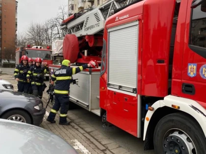 Incendiu într-un bloc de pe Bulevardul Iuliu Maniu, din Arad