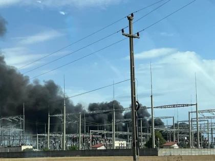 Incendiu între Arad și Horia! Vegetație uscată, cauciucuri și o remorcă dezafectată, cuprinse de flăcări