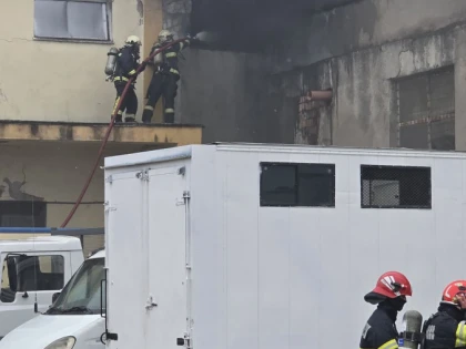 Incendiu la fosta fabrică Indagrara. A fost emis un mesaj de avertizare prin sistemul RO-ALERT