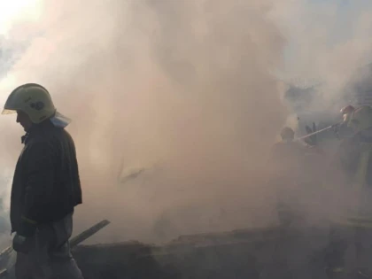 Incendiu la Lipova. Pompierii au evitat o tragedie de proporții