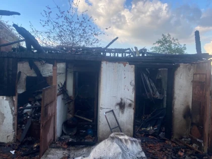 Incendiu la o anexă gospodărească din Mândruloc, cauzat de o țigară nestinsă