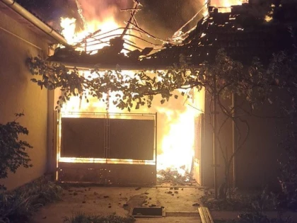 Incendiu la o anexă gospodărească din Pâncota. Pompierii au luptat două ore cu flăcările