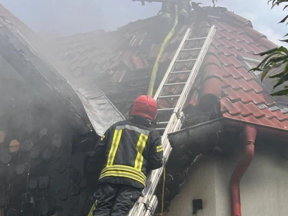 Incendiu la o casă de pe strada Renașterii, din municipiul Arad