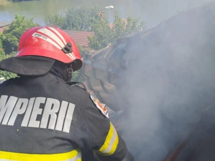 Incendiu la o casă din municipiul Arad, în Zona 3 Insule