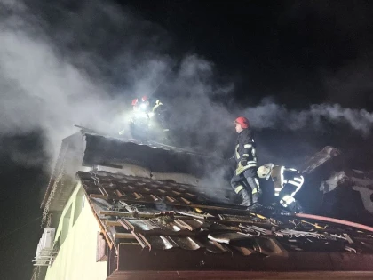 Incendiu la o casă din Pecica, stins cu promptitudine de pompierii arădeni