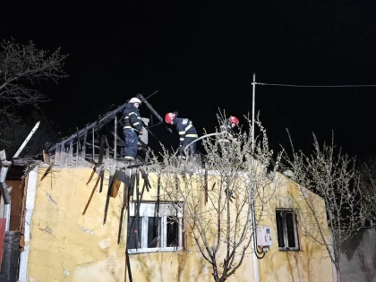Incendiu la o casă din Șiria. O femeie de 93 de ani a fost găsită carbonizată