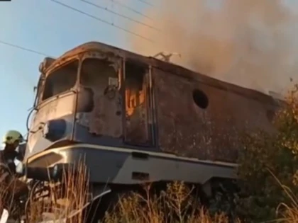 Incendiu la o locomotivă în zona Gării Arad. Trei persoane s-au autoevacuat
