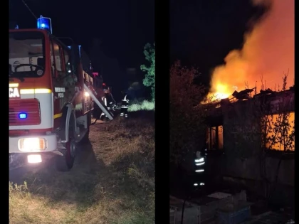 Incendiu la Sântoma, în această dimineață. Pompierii s-au luptat peste trei ore cu flăcările