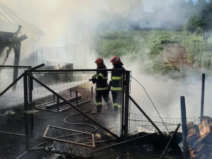 Incendiu violent la Mădrigești