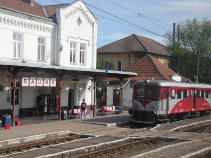 Încep lucrările de reabilitare a gărilor din Radna și Săvârșin, finanțate din fonduri europene