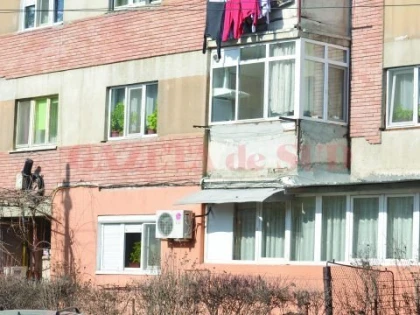 Închiderea balcoanelor de la parter se va putea face după reguli noi