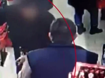Incident tragicomic într-un supermarket din vestul țării. Angajații, amenințați cu un pistol de jucărie