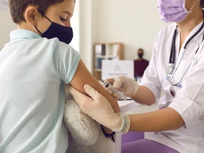 Încrederea în vaccinurile administrate copiilor a scăzut cu 10% în România, în timpul pandemiei