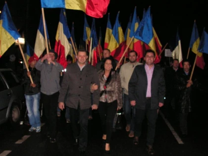INEUANII AU IESIT IN STRADA PENTRU A SARBATORI VICTORIA LUI IOHANNIS