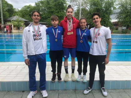 Înotătorii de la CSM Arad s-au remarcat la un concurs internaţional în Ungaria (FOTO)