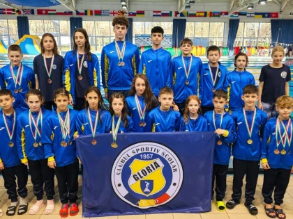 Înotătorii Gloriei Arad au încheiat anul cu o salbă de medalii la un concurs internațional