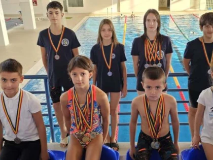 Înotătorii Gloriei Arad au luat medalii la două concursuri internaționale