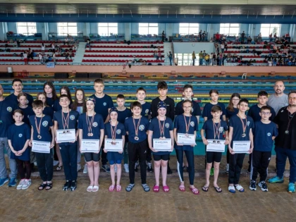 Înotătorii Gloriei Arad au urcat de șase ori pe podium la Campionatul Național Școlar