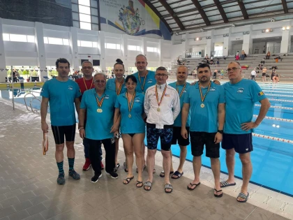 Înotătorii masters arădeni au cucerit o salbă de medalii la Campionatele Naționale