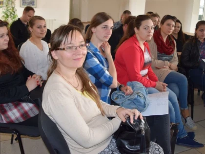 ÎNTÂLNIRE DE SUFLET ÎNTRE PROFESORI, FOŞTI ŞI ACTUALI STUDENŢI, LA UAV