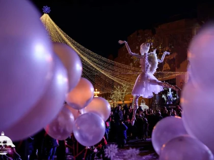 Întâmplare inedită la Teatrul Clasic „Ioan Slavici”: un înger de trei metri va pluti peste clădire