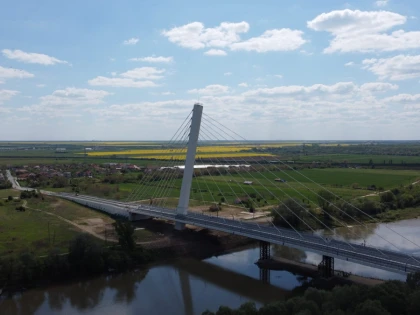 Intangibilul Bibi a plătit 95% din podul hobanat care stă să cadă și nu poate fi folosit