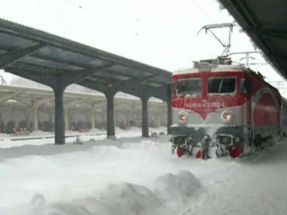 Întârzieri la trenuri chiar și de 85 de minute, din cauza gerului