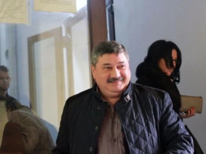 INTERLOPI, PROCURORI SI COMISARI SEFI, PRINSI IN RETEAUA CASELOR VANDUTE ILEGAL
