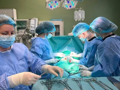 Intervenție chirurgicală dificilă, la Matern, pentru extirparea unei tumori la ovar, de 2,7 kilograme