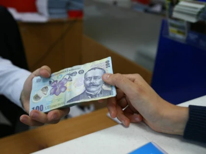 Intră în vigoare legea care plafonează dobânzile la creditele de la IFN-uri