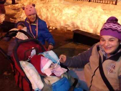 Între timp, într-un colț de Românie: 700 de pachete împărțite oamenilor străzii